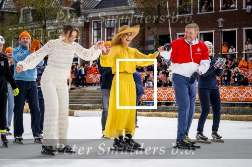 Dokkum 27 april 2026
Koningsdag is dit jaar in Dokkum . Namens de koninklijke familie zijn aanwezig : Koning Willem Alexander Koningin Maxima Prinses Amalia Prinses Alexia Prinses Ariane Prins Constantijn Prinses Laurentien Prins Maurits Prinses Marilene Prins Bernhard Prins Floris Prinses Aimee Prins Pieter Christiaan en Prinses Anita .
