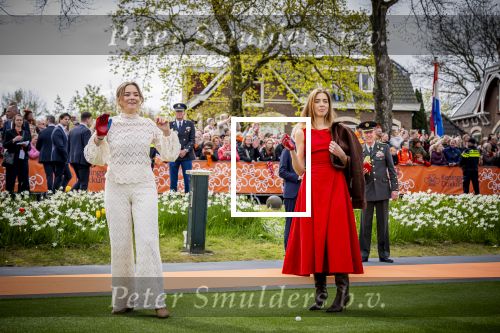 Dokkum 27 april 2026
Koningsdag is dit jaar in Dokkum . Namens de koninklijke familie zijn aanwezig : Koning Willem Alexander Koningin Maxima Prinses Amalia Prinses Alexia Prinses Ariane Prins Constantijn Prinses Laurentien Prins Maurits Prinses Marilene Prins Bernhard Prins Floris Prinses Aimee Prins Pieter Christiaan en Prinses Anita .