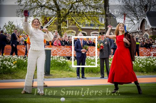 Dokkum 27 april 2026
Koningsdag is dit jaar in Dokkum . Namens de koninklijke familie zijn aanwezig : Koning Willem Alexander Koningin Maxima Prinses Amalia Prinses Alexia Prinses Ariane Prins Constantijn Prinses Laurentien Prins Maurits Prinses Marilene Prins Bernhard Prins Floris Prinses Aimee Prins Pieter Christiaan en Prinses Anita .
