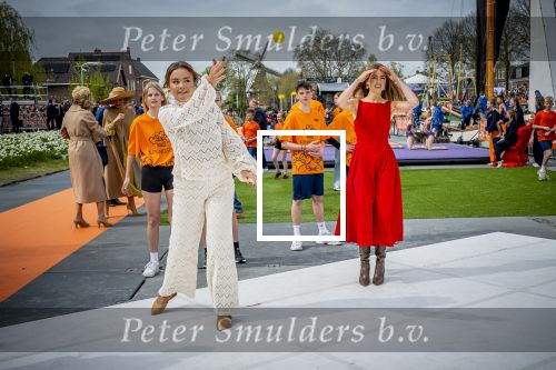 Dokkum 27 april 2026
Koningsdag is dit jaar in Dokkum . Namens de koninklijke familie zijn aanwezig : Koning Willem Alexander Koningin Maxima Prinses Amalia Prinses Alexia Prinses Ariane Prins Constantijn Prinses Laurentien Prins Maurits Prinses Marilene Prins Bernhard Prins Floris Prinses Aimee Prins Pieter Christiaan en Prinses Anita .