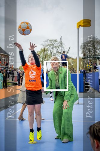 Dokkum 27 april 2026
Koningsdag is dit jaar in Dokkum . Namens de koninklijke familie zijn aanwezig : Koning Willem Alexander Koningin Maxima Prinses Amalia Prinses Alexia Prinses Ariane Prins Constantijn Prinses Laurentien Prins Maurits Prinses Marilene Prins Bernhard Prins Floris Prinses Aimee Prins Pieter Christiaan en Prinses Anita .