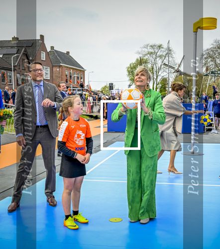 Dokkum 27 april 2026
Koningsdag is dit jaar in Dokkum . Namens de koninklijke familie zijn aanwezig : Koning Willem Alexander Koningin Maxima Prinses Amalia Prinses Alexia Prinses Ariane Prins Constantijn Prinses Laurentien Prins Maurits Prinses Marilene Prins Bernhard Prins Floris Prinses Aimee Prins Pieter Christiaan en Prinses Anita .