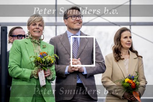Dokkum 27 april 2026
Koningsdag is dit jaar in Dokkum . Namens de koninklijke familie zijn aanwezig : Koning Willem Alexander Koningin Maxima Prinses Amalia Prinses Alexia Prinses Ariane Prins Constantijn Prinses Laurentien Prins Maurits Prinses Marilene Prins Bernhard Prins Floris Prinses Aimee Prins Pieter Christiaan en Prinses Anita .