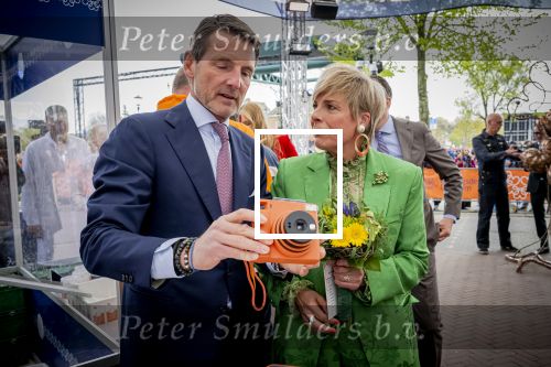 Dokkum 27 april 2026
Koningsdag is dit jaar in Dokkum . Namens de koninklijke familie zijn aanwezig : Koning Willem Alexander Koningin Maxima Prinses Amalia Prinses Alexia Prinses Ariane Prins Constantijn Prinses Laurentien Prins Maurits Prinses Marilene Prins Bernhard Prins Floris Prinses Aimee Prins Pieter Christiaan en Prinses Anita .