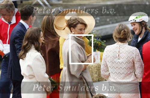 Dokkum 27 april 2026
Koningsdag is dit jaar in Dokkum . Namens de koninklijke familie zijn aanwezig : Koning Willem Alexander Koningin Maxima Prinses Amalia Prinses Alexia Prinses Ariane Prins Constantijn Prinses Laurentien Prins Maurits Prinses Marilene Prins Bernhard Prins Floris Prinses Aimee Prins Pieter Christiaan en Prinses Anita .