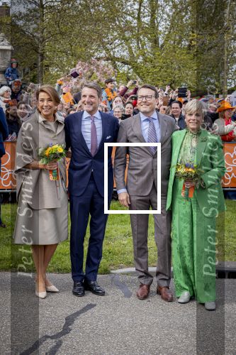 Dokkum 27 april 2026
Koningsdag is dit jaar in Dokkum . Namens de koninklijke familie zijn aanwezig : Koning Willem Alexander Koningin Maxima Prinses Amalia Prinses Alexia Prinses Ariane Prins Constantijn Prinses Laurentien Prins Maurits Prinses Marilene Prins Bernhard Prins Floris Prinses Aimee Prins Pieter Christiaan en Prinses Anita .