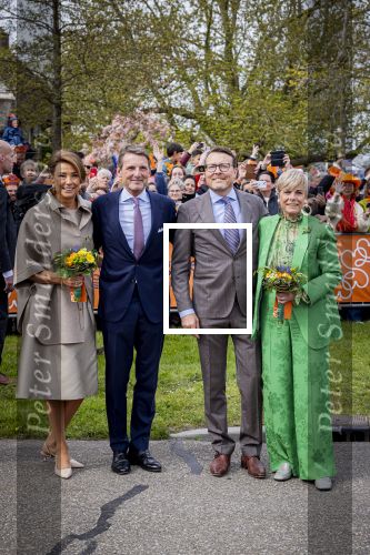 Dokkum 27 april 2026
Koningsdag is dit jaar in Dokkum . Namens de koninklijke familie zijn aanwezig : Koning Willem Alexander Koningin Maxima Prinses Amalia Prinses Alexia Prinses Ariane Prins Constantijn Prinses Laurentien Prins Maurits Prinses Marilene Prins Bernhard Prins Floris Prinses Aimee Prins Pieter Christiaan en Prinses Anita .