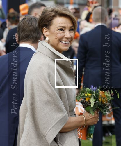 Dokkum 27 april 2026
Koningsdag is dit jaar in Dokkum . Namens de koninklijke familie zijn aanwezig : Koning Willem Alexander Koningin Maxima Prinses Amalia Prinses Alexia Prinses Ariane Prins Constantijn Prinses Laurentien Prins Maurits Prinses Marilene Prins Bernhard Prins Floris Prinses Aimee Prins Pieter Christiaan en Prinses Anita .