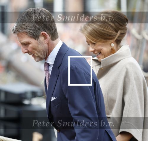 Dokkum 27 april 2026
Koningsdag is dit jaar in Dokkum . Namens de koninklijke familie zijn aanwezig : Koning Willem Alexander Koningin Maxima Prinses Amalia Prinses Alexia Prinses Ariane Prins Constantijn Prinses Laurentien Prins Maurits Prinses Marilene Prins Bernhard Prins Floris Prinses Aimee Prins Pieter Christiaan en Prinses Anita .