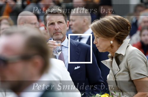 Dokkum 27 april 2026
Koningsdag is dit jaar in Dokkum . Namens de koninklijke familie zijn aanwezig : Koning Willem Alexander Koningin Maxima Prinses Amalia Prinses Alexia Prinses Ariane Prins Constantijn Prinses Laurentien Prins Maurits Prinses Marilene Prins Bernhard Prins Floris Prinses Aimee Prins Pieter Christiaan en Prinses Anita .