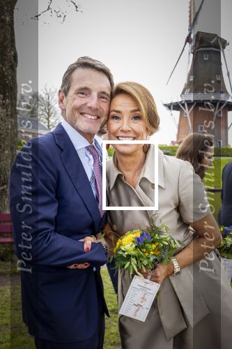 Dokkum 27 april 2026
Koningsdag is dit jaar in Dokkum . Namens de koninklijke familie zijn aanwezig : Koning Willem Alexander Koningin Maxima Prinses Amalia Prinses Alexia Prinses Ariane Prins Constantijn Prinses Laurentien Prins Maurits Prinses Marilene Prins Bernhard Prins Floris Prinses Aimee Prins Pieter Christiaan en Prinses Anita .