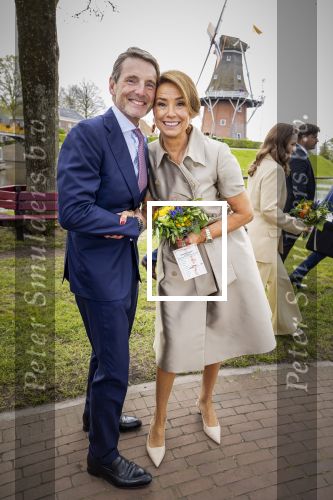 Dokkum 27 april 2026
Koningsdag is dit jaar in Dokkum . Namens de koninklijke familie zijn aanwezig : Koning Willem Alexander Koningin Maxima Prinses Amalia Prinses Alexia Prinses Ariane Prins Constantijn Prinses Laurentien Prins Maurits Prinses Marilene Prins Bernhard Prins Floris Prinses Aimee Prins Pieter Christiaan en Prinses Anita .