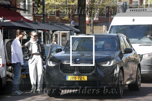 Amsterdam 21 april 2026
Robert Leroy komt zijn zoon tegen op de cornelis schuytstraat