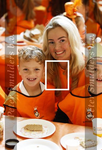 Zeewolde 17 april 2026
Samantha Charrak met zoontje bij koningsspelen met Koning Willem Alexander