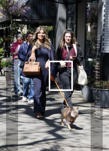 Amsterdam 21 april 2026
Stephanie Tency met haar hondje op de cornelis schuytstraat