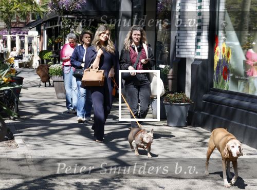 Amsterdam 21 april 2026
Stephanie Tency met haar hondje op de cornelis schuytstraat