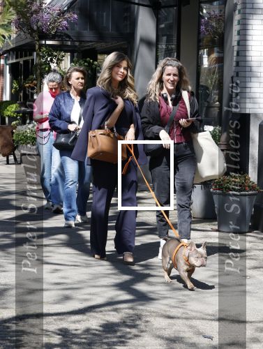 Amsterdam 21 april 2026
Stephanie Tency met haar hondje op de cornelis schuytstraat