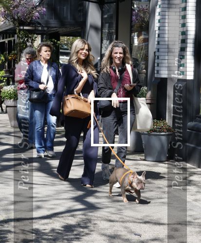 Amsterdam 21 april 2026
Stephanie Tency met haar hondje op de cornelis schuytstraat