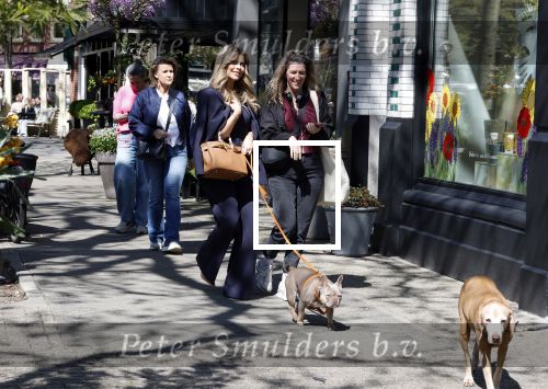 Amsterdam 21 april 2026
Stephanie Tency met haar hondje op de cornelis schuytstraat