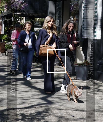 Amsterdam 21 april 2026
Stephanie Tency met haar hondje op de cornelis schuytstraat