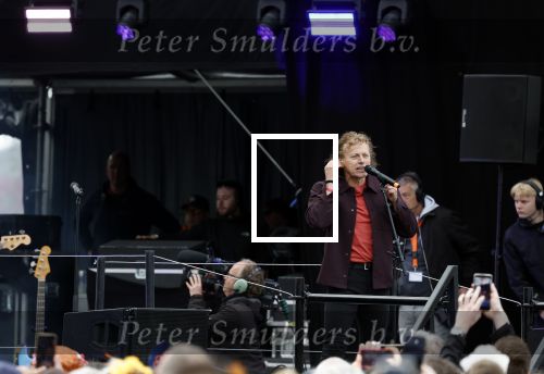 Dokkum 27 april 2026
Koningsdag is dit jaar in Dokkum . Namens de koninklijke familie zijn aanwezig : Koning Willem Alexander Koningin Maxima Prinses Amalia Prinses Alexia Prinses Ariane Prins Constantijn Prinses Laurentien Prins Maurits Prinses Marilene Prins Bernhard Prins Floris Prinses Aimee Prins Pieter Christiaan en Prinses Anita . Syb v d Ploeg