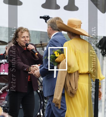Dokkum 27 april 2026
Koningsdag is dit jaar in Dokkum . Namens de koninklijke familie zijn aanwezig : Koning Willem Alexander Koningin Maxima Prinses Amalia Prinses Alexia Prinses Ariane Prins Constantijn Prinses Laurentien Prins Maurits Prinses Marilene Prins Bernhard Prins Floris Prinses Aimee Prins Pieter Christiaan en Prinses Anita . Syb v d Ploeg