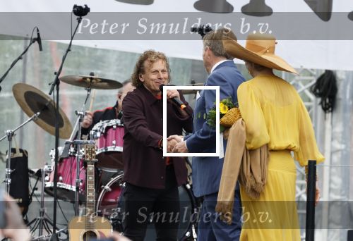 Dokkum 27 april 2026
Koningsdag is dit jaar in Dokkum . Namens de koninklijke familie zijn aanwezig : Koning Willem Alexander Koningin Maxima Prinses Amalia Prinses Alexia Prinses Ariane Prins Constantijn Prinses Laurentien Prins Maurits Prinses Marilene Prins Bernhard Prins Floris Prinses Aimee Prins Pieter Christiaan en Prinses Anita . Syb v d Ploeg