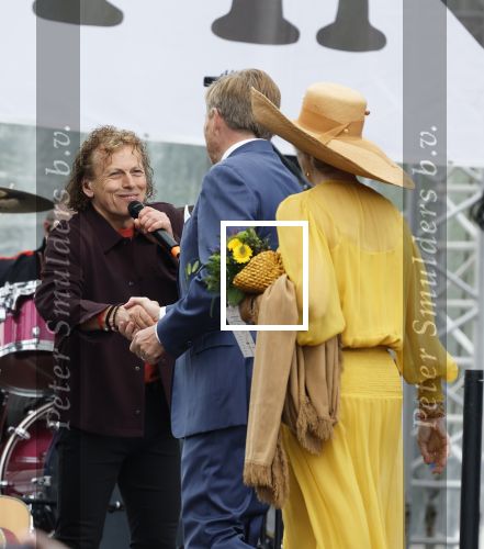 Dokkum 27 april 2026
Koningsdag is dit jaar in Dokkum . Namens de koninklijke familie zijn aanwezig : Koning Willem Alexander Koningin Maxima Prinses Amalia Prinses Alexia Prinses Ariane Prins Constantijn Prinses Laurentien Prins Maurits Prinses Marilene Prins Bernhard Prins Floris Prinses Aimee Prins Pieter Christiaan en Prinses Anita . Syb v d Ploeg