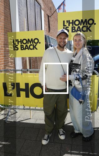 Amsterdam 22 april 2026
Presentatie nieuwe L Homo . Nicolas Keenan staat op de cover . Tim Senders met zijn zwangere vriendin Kiki Bosman
