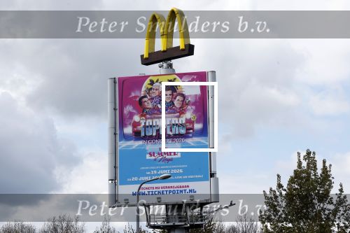 Zaltbommel 20 april 2026
Abri Toppers met Jan Smit Rene Froger Gerard Joling en Jeroen v d Boom bij de A2 in Zaltbommel