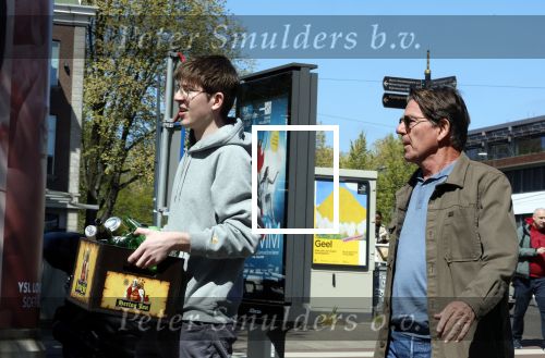 Amsterdam 24 april 2026
Twan Huys met zijn zoon op straat in Amsterdam