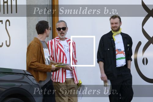 Amsterdam 22 april 2026
Presentatie nieuwe L Homo . Nicolas Keenan staat op de cover . Viktor Horsting met partner (r) en een kennis links