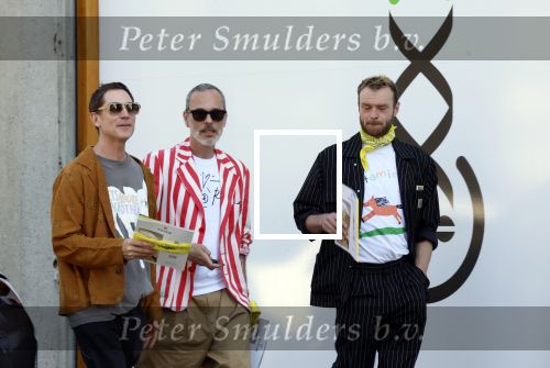 Amsterdam 22 april 2026
Presentatie nieuwe L Homo . Nicolas Keenan staat op de cover . Viktor Horsting met partner (r) en een kennis links