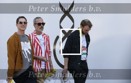 Amsterdam 22 april 2026
Presentatie nieuwe L Homo . Nicolas Keenan staat op de cover . Viktor Horsting met partner (r) en een kennis links
