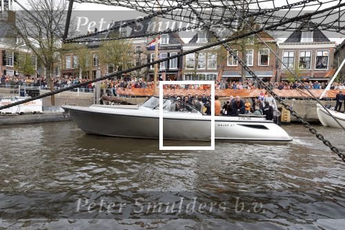 Dokkum 27 april 2026
Koningsdag is dit jaar in Dokkum . Namens de koninklijke familie zijn aanwezig : Koning Willem Alexander Koningin Maxima Prinses Amalia Prinses Alexia Prinses Ariane Prins Constantijn Prinses Laurentien Prins Maurits Prinses Marilene Prins Bernhard Prins Floris Prinses Aimee Prins Pieter Christiaan en Prinses Anita . De pers werd met een Wajer yacht vervoerd