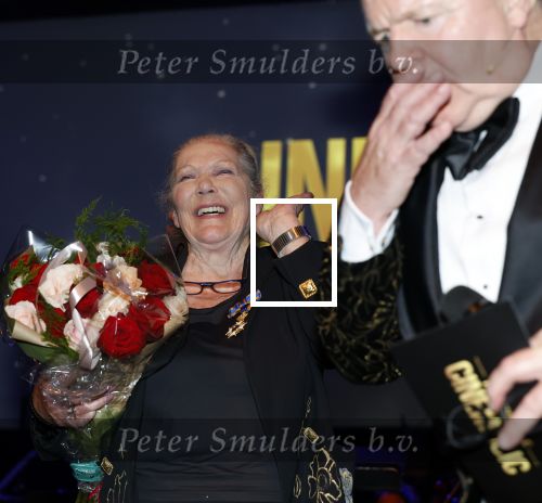 Zaandam 24 april 2026
Willeke v Ammelrooy heeft een koninklijke ondersceiding (linte) gekregen . Rene Mioch organiseert een fotomoment in het Zaantheater . Marco Bakker was er natuurlijk ook bij .