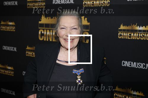 Zaandam 24 april 2026
Willeke v Ammelrooy heeft een koninklijke ondersceiding (linte) gekregen . Rene Mioch organiseert een fotomoment in het Zaantheater . Marco Bakker was er natuurlijk ook bij .