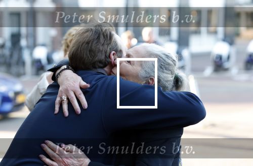 Zaandam 24 april 2026
Willeke v Ammelrooy heeft een koninklijke ondersceiding (linte) gekregen . Rene Mioch organiseert een fotomoment in het Zaantheater . Marco Bakker was er natuurlijk ook bij .