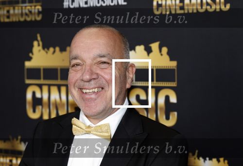 Zaandam 24 april 2026
Willeke v Ammelrooy heeft een koninklijke ondersceiding (linte) gekregen . Rene Mioch organiseert een fotomoment in het Zaantheater . Marco Bakker was er natuurlijk ook bij .