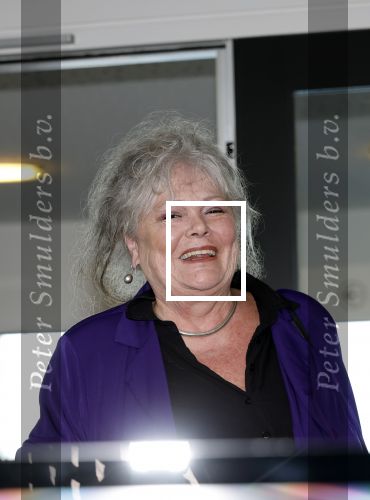 Zaandam 24 april 2026
Willeke v Ammelrooy heeft een koninklijke ondersceiding (linte) gekregen . Rene Mioch organiseert een fotomoment in het Zaantheater . Marco Bakker was er natuurlijk ook bij . Zus Willeke v Ammelrooy