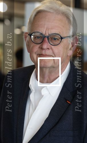 Laren 23 april 2026
Boekpresentatie Tineke de Nooij in het Rosa Spierhuys. Jan Slagter reikt het eerste exemplaar uit. Willem Bol