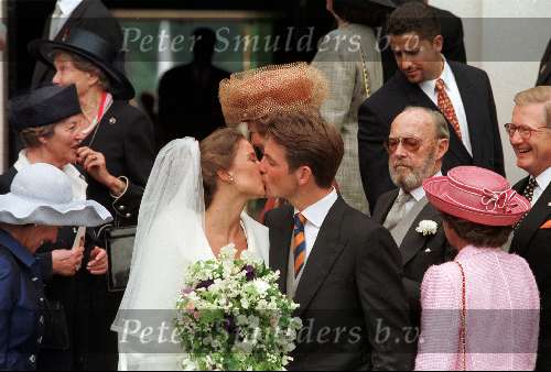 Apeldoorn, 30 april 1998
Trouwen voor de kerk  Prins Maurits met Prinses Marilene
Kussend Pieter v vollenhoven en Prins Bernhard