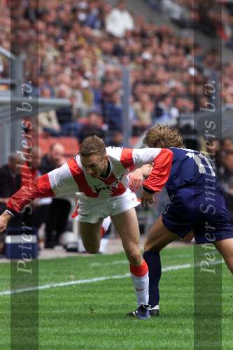 16 mei 1999
PSV-AZ 7-1
Dennis Rommedahl in duel met Max Huiberts
Overtreding