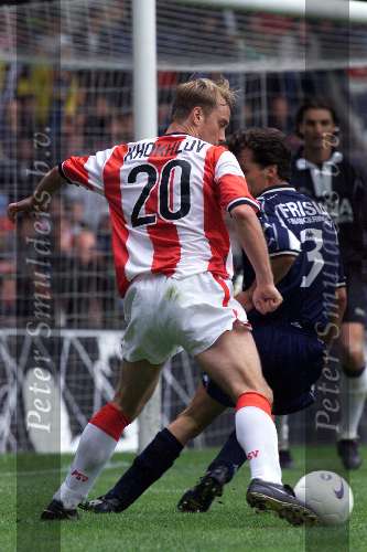 16 mei 1999
PSV-AZ 7-1
Khkokhlov in duel met  Michael Buskermolen