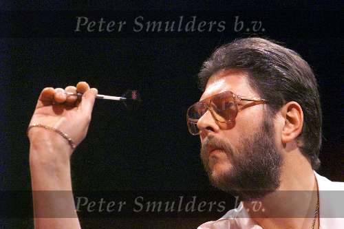 15 mei 1999
MARTIN ADAMS
Darten