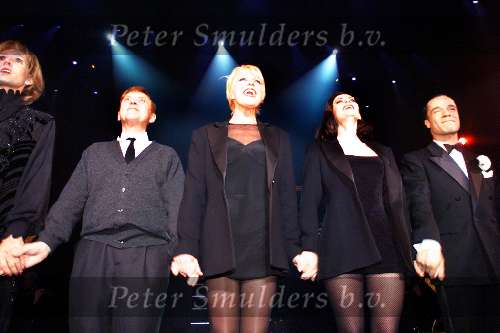 9 mei 1999
Prmeiere CHICAGO
met v.l.n.r.: Serge Henri Valcke, Simone kleinsma, Pia Douwes, Marjolein Touw en Stanley Burleson