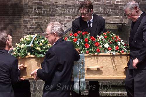Arnhem 04 Mei 2000
Begrafenis D.C.Lewis.