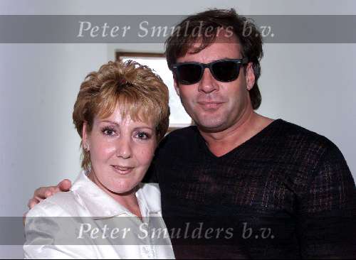 Hilversum 5 mei 2000
1e uitzending Radio Nationaal.
Marianne Weber en Gerard Joling met zonnebril