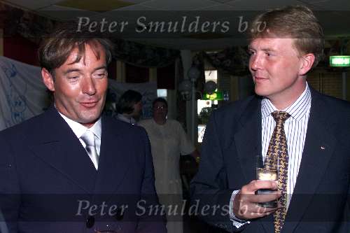 Den Haag 15 mei 2000
Uitreiking CD van Gerard Joling NUMERO UNO
hier samen op de foto met Prins Willem Alexander