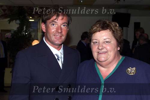 Den Haag 15 mei 2000
Uitreiking CD van Gerard Joling NUMERO UNO
hier samen op de foto met Erica Terpstra
